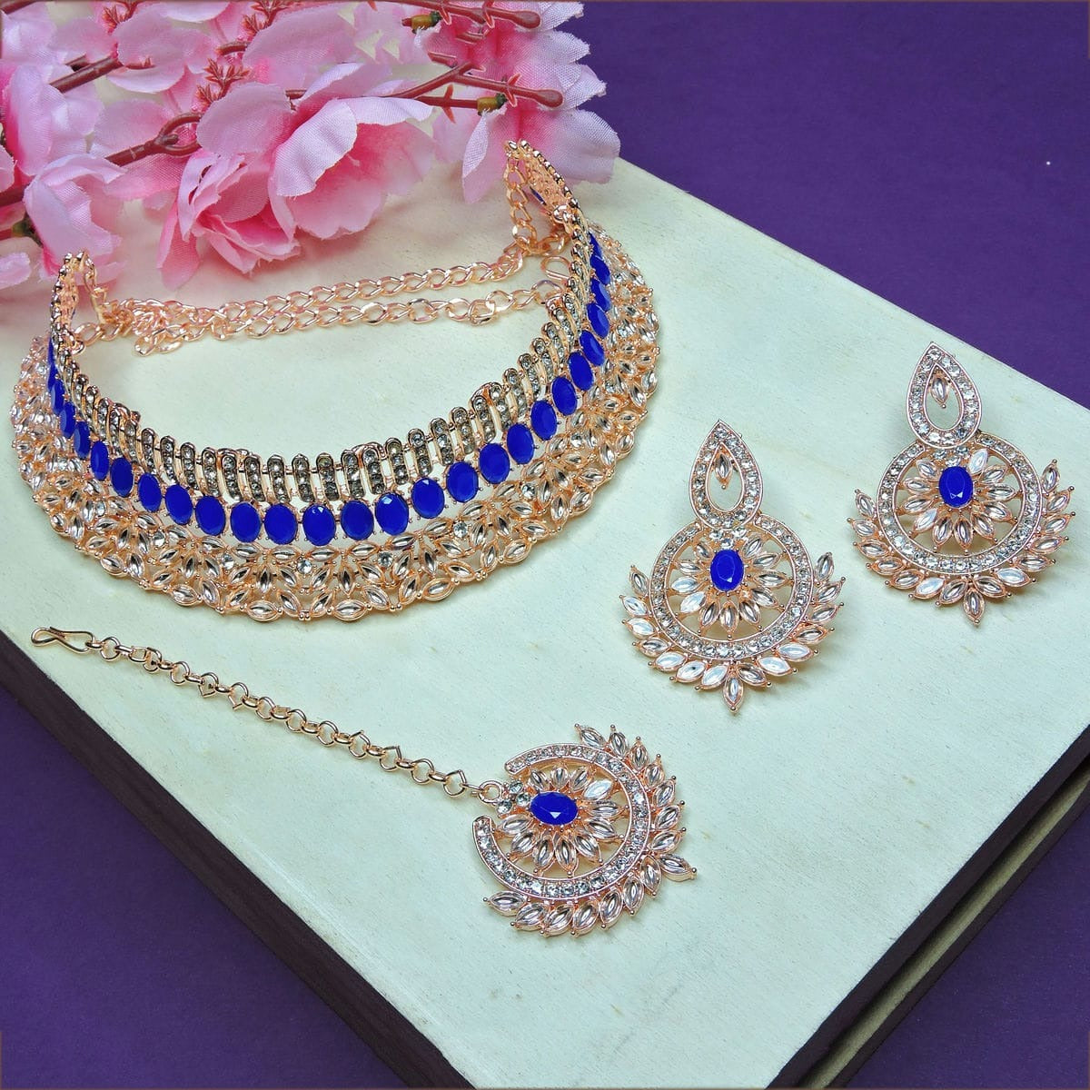 Alloy Choker Necklace Set In Blue Colour NS1250047