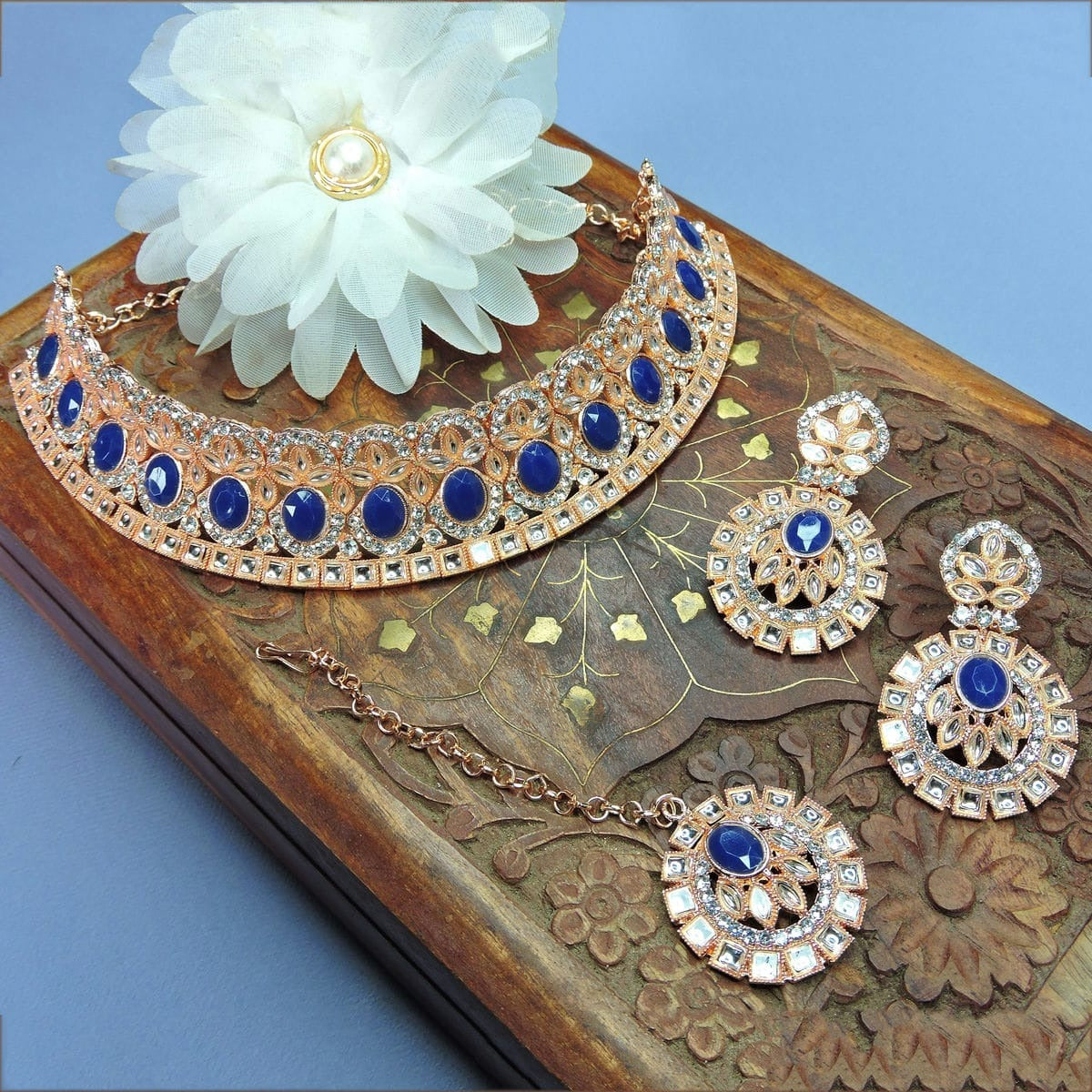 Alloy Choker Necklace Set In Blue Colour NS1250066