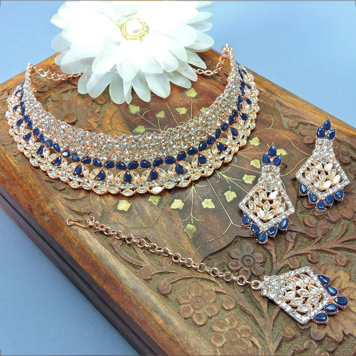 Alloy Choker Necklace Set In Blue Colour NS1250104