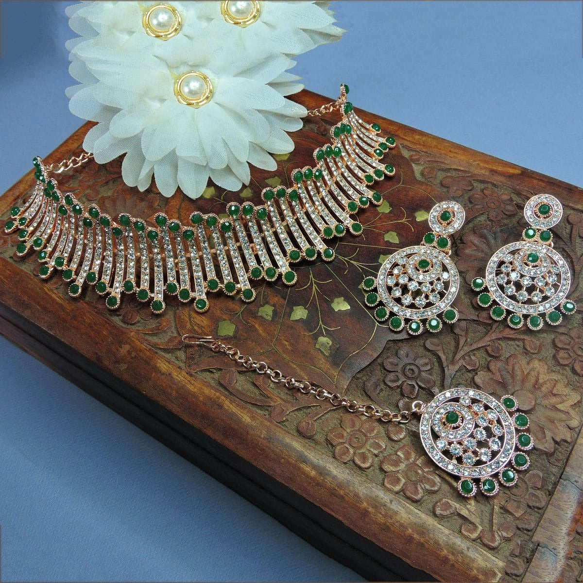 Alloy Choker Necklace Set In Green Colour NS1250036