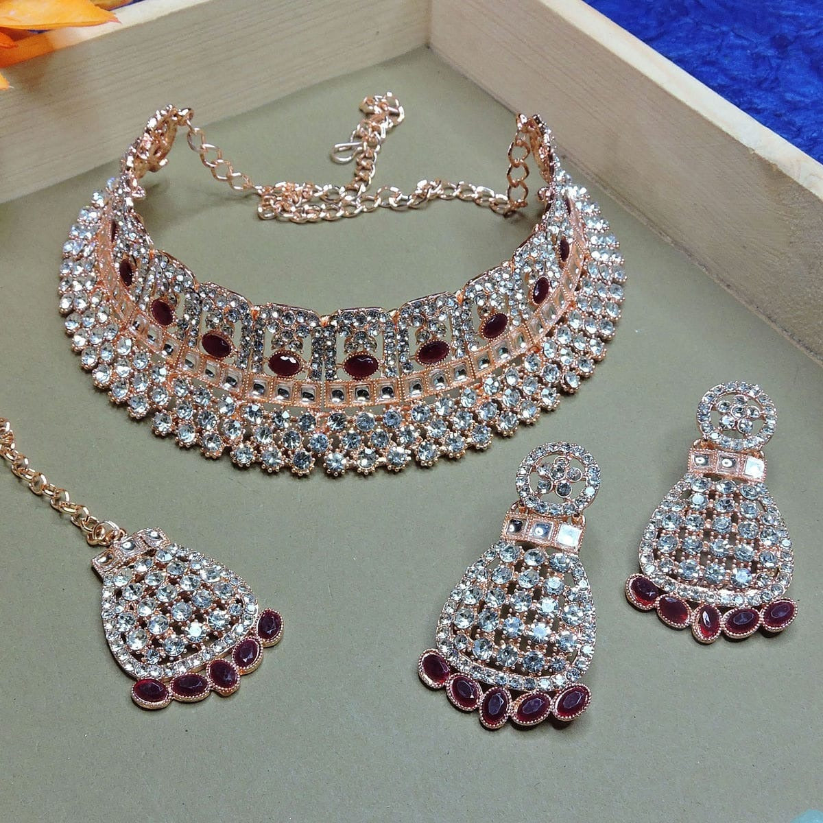 Alloy Choker Necklace Set In Maroon Colour NS1250090