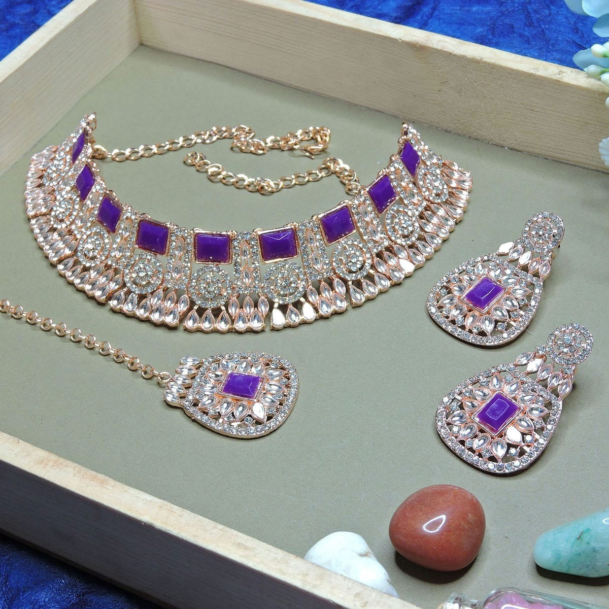 Alloy Choker Necklace Set In Violet Colour NS1250082