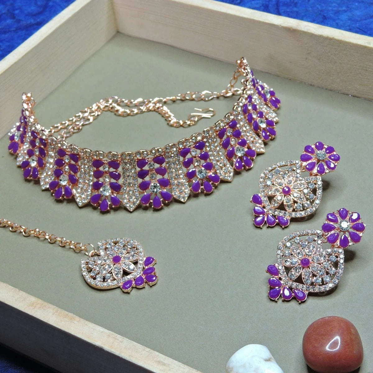 Alloy Choker Necklace Set In Violet Colour NS1250133