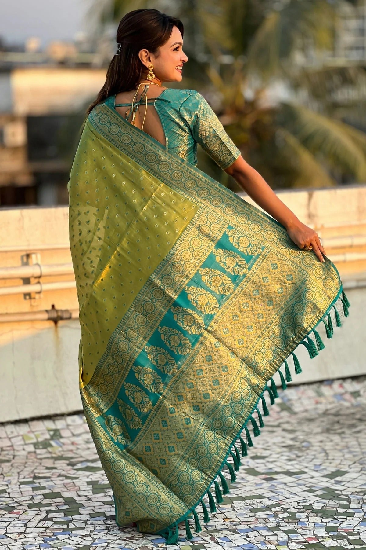 Green Colour Tussar Silk Traditional Saree SD1111915 A