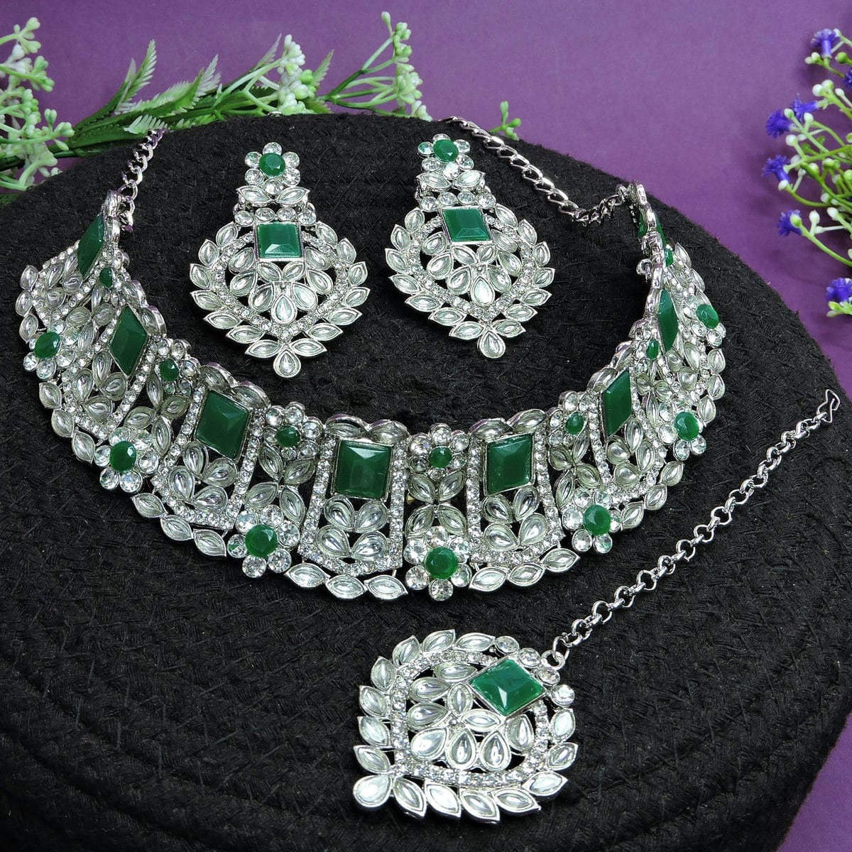Alloy Choker Necklace Set In Green Colour NS1250014