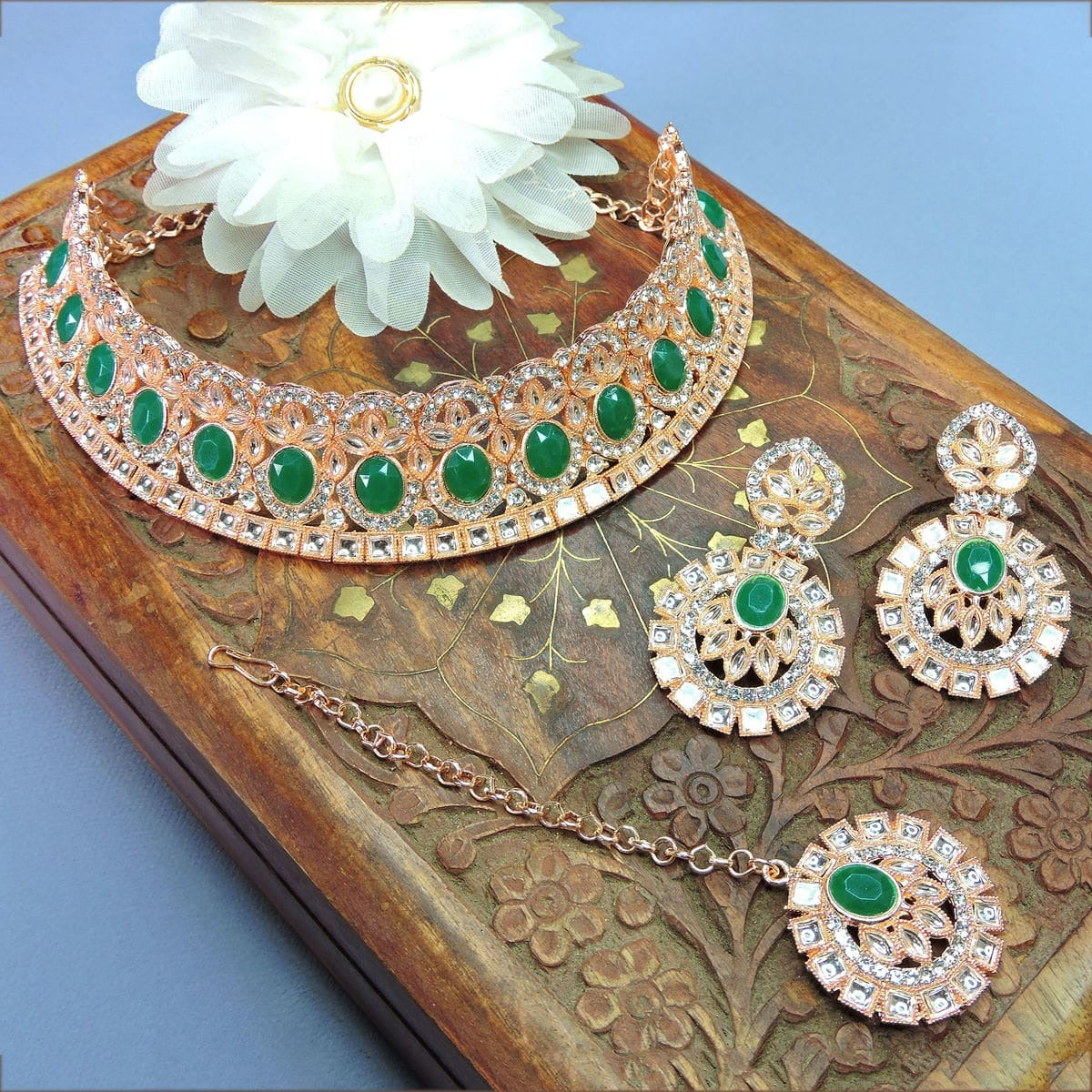 Alloy Choker Necklace Set In Green Colour NS1250062