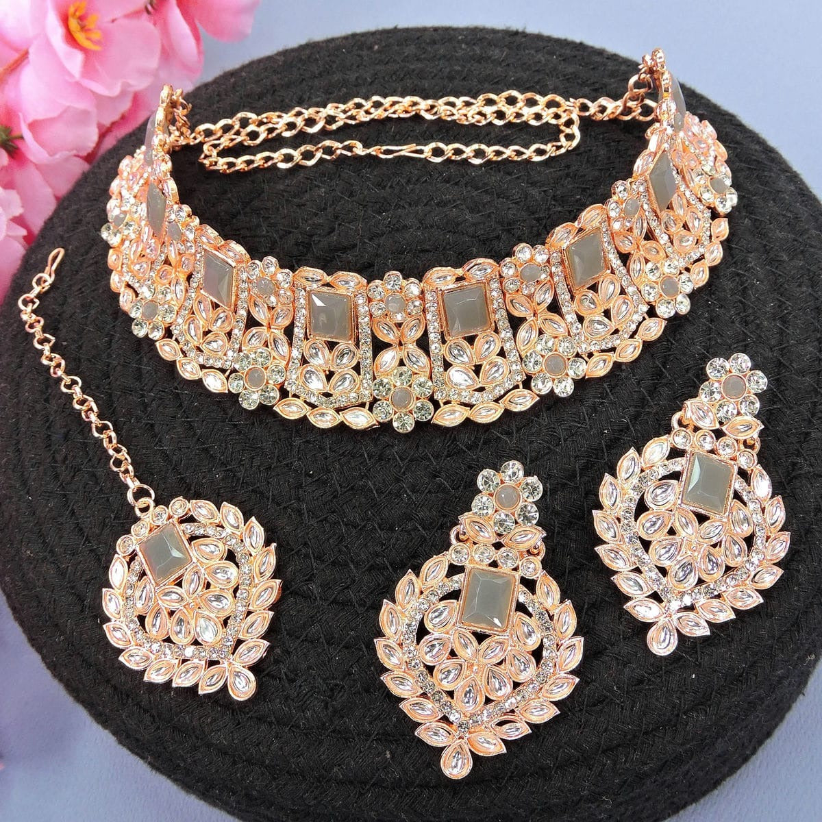 Alloy Choker Necklace Set In Grey Colour NS1250019