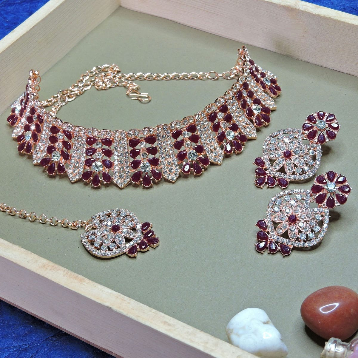 Alloy Choker Necklace Set In Maroon Colour NS1250128