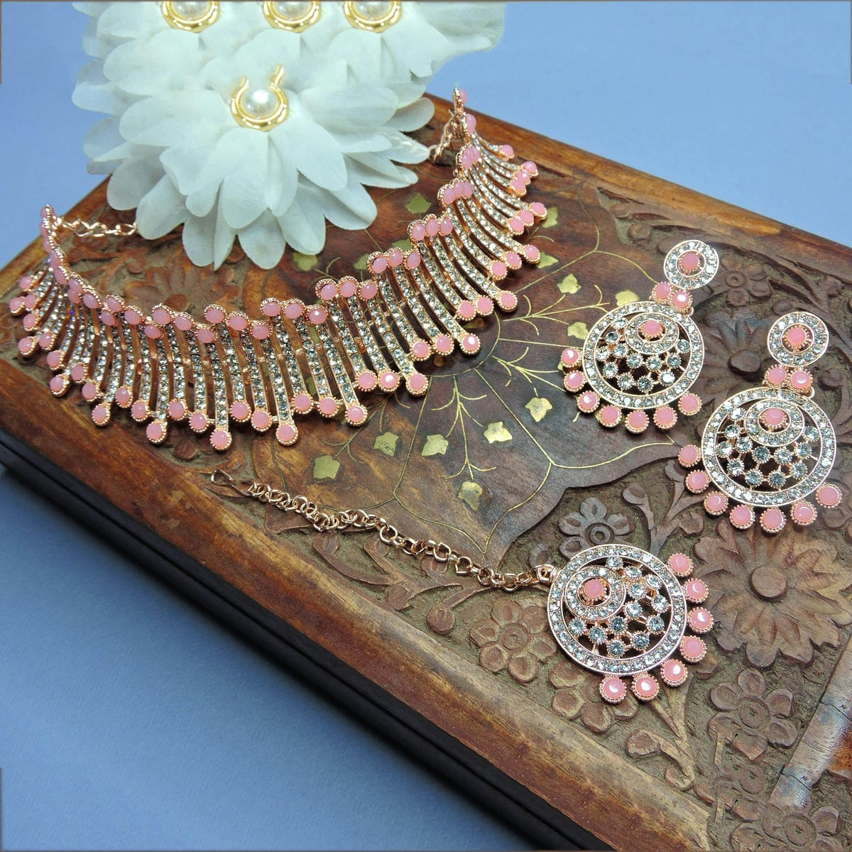 Alloy Choker Necklace Set In Pink Colour NS1250042