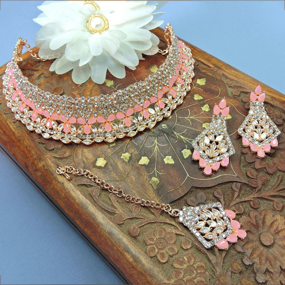 Alloy Choker Necklace Set In Pink Colour NS1250106