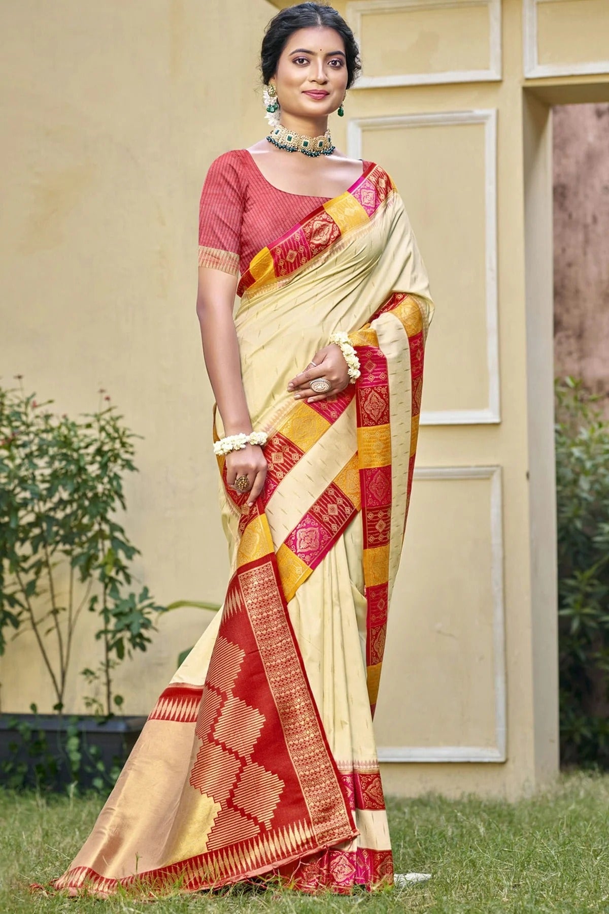 Cream Colour Silk Woven Work Traditional Saree SD1102802